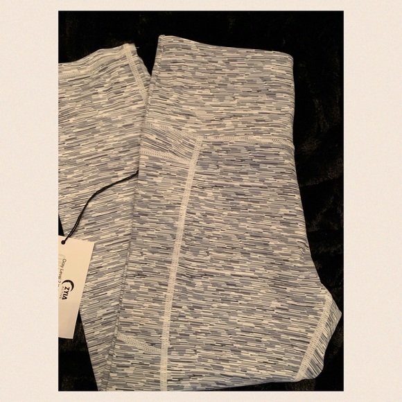 ZYIA - capri - Light n Tight - Size 4 - With Tag - Picture 5 of 7